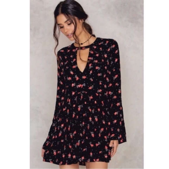Free People Dresses & Skirts - Free People Flowy Boho Keyhole Floral Tegan Mini Dress Longsleeve Black Size 8